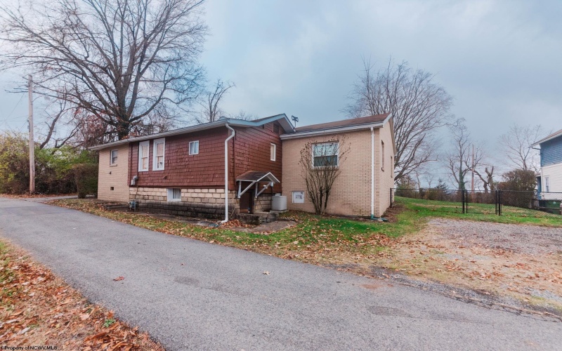 16 Warrick Street, Morgantown, West Virginia 26505, 3 Bedrooms Bedrooms, 6 Rooms Rooms,2 BathroomsBathrooms,Single Family Detached,For Sale,Warrick,10162661