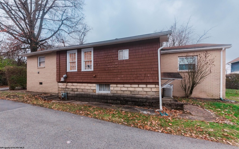 16 Warrick Street, Morgantown, West Virginia 26505, 3 Bedrooms Bedrooms, 6 Rooms Rooms,2 BathroomsBathrooms,Single Family Detached,For Sale,Warrick,10162661