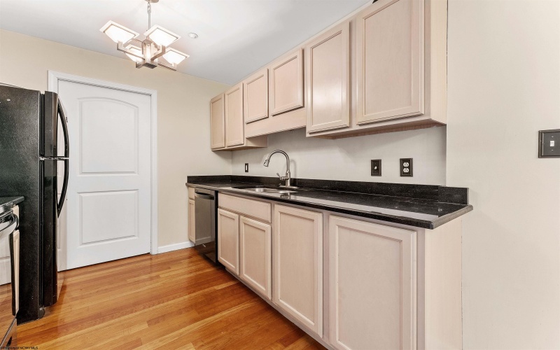 1117 University Avenue, Morgantown, West Virginia 26505, 2 Bedrooms Bedrooms, 5 Rooms Rooms,2 BathroomsBathrooms,Single Family Attached,For Sale,University,10162672