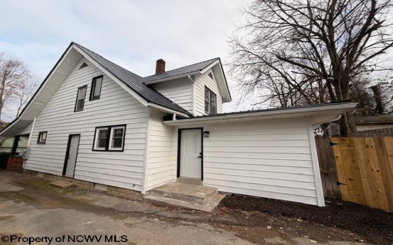 127 Elkins Street, Fairmont, West Virginia 26554, 3 Bedrooms Bedrooms, 7 Rooms Rooms,2 BathroomsBathrooms,Single Family Detached,For Sale,Elkins,10162666