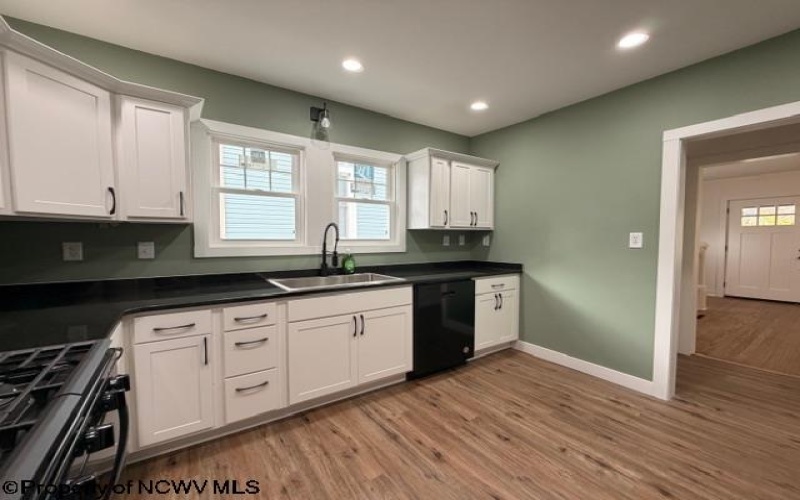 127 Elkins Street, Fairmont, West Virginia 26554, 3 Bedrooms Bedrooms, 7 Rooms Rooms,2 BathroomsBathrooms,Single Family Detached,For Sale,Elkins,10162666