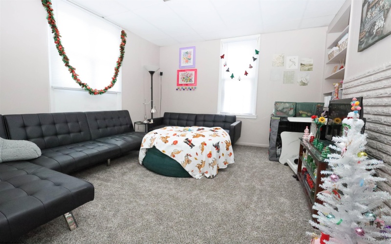 909 College Avenue, Morgantown, West Virginia 26508, 3 Bedrooms Bedrooms, 10 Rooms Rooms,2 BathroomsBathrooms,Residential Rentals,For Rent,College,10162670