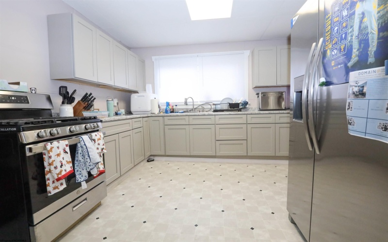 909 College Avenue, Morgantown, West Virginia 26508, 3 Bedrooms Bedrooms, 10 Rooms Rooms,2 BathroomsBathrooms,Residential Rentals,For Rent,College,10162670