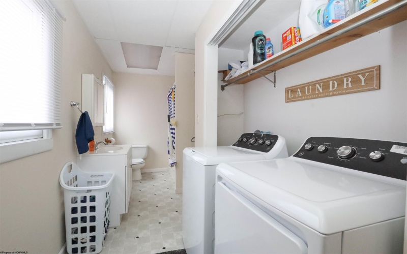 909 College Avenue, Morgantown, West Virginia 26508, 3 Bedrooms Bedrooms, 10 Rooms Rooms,2 BathroomsBathrooms,Residential Rentals,For Rent,College,10162670