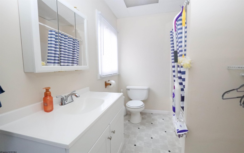 909 College Avenue, Morgantown, West Virginia 26508, 3 Bedrooms Bedrooms, 10 Rooms Rooms,2 BathroomsBathrooms,Residential Rentals,For Rent,College,10162670