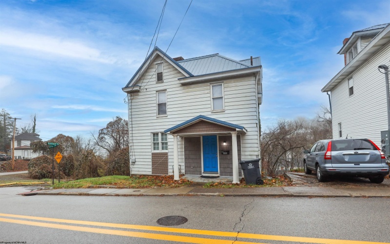 909 College Avenue, Morgantown, West Virginia 26508, 3 Bedrooms Bedrooms, 10 Rooms Rooms,2 BathroomsBathrooms,Residential Rentals,For Rent,College,10162670