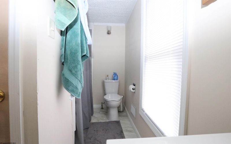 909 College Avenue, Morgantown, West Virginia 26508, 3 Bedrooms Bedrooms, 10 Rooms Rooms,2 BathroomsBathrooms,Residential Rentals,For Rent,College,10162670