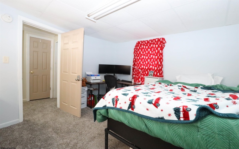 909 College Avenue, Morgantown, West Virginia 26508, 3 Bedrooms Bedrooms, 10 Rooms Rooms,2 BathroomsBathrooms,Residential Rentals,For Rent,College,10162670