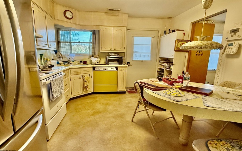 1137 Morningstar Lane, Fairmont, West Virginia 26554, 3 Bedrooms Bedrooms, 6 Rooms Rooms,2 BathroomsBathrooms,Single Family Detached,For Sale,Morningstar,10162680