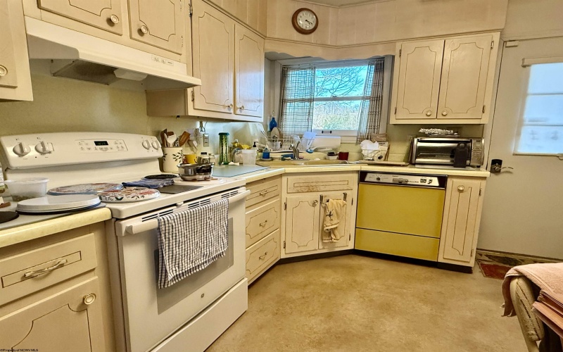 1137 Morningstar Lane, Fairmont, West Virginia 26554, 3 Bedrooms Bedrooms, 6 Rooms Rooms,2 BathroomsBathrooms,Single Family Detached,For Sale,Morningstar,10162680