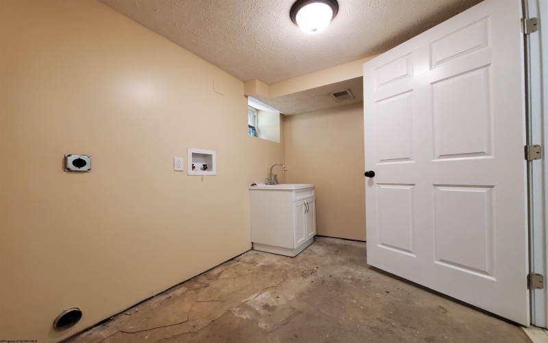 2421 Husky Highway, Fairmont, West Virginia 26554, 3 Bedrooms Bedrooms, 7 Rooms Rooms,1 BathroomBathrooms,Residential Rentals,For Rent,Husky,10162687 2421 Husky Highway, Fairmont, West Virginia 26554, 3 Bedrooms Bedrooms, 7 Rooms Rooms,1 BathroomBathrooms,Residential Rentals,For Rent,Husky,10162687