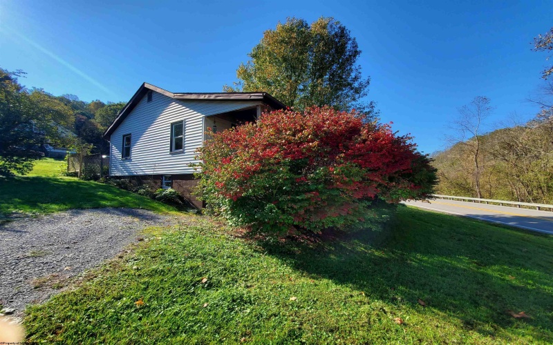 2421 Husky Highway, Fairmont, West Virginia 26554, 3 Bedrooms Bedrooms, 7 Rooms Rooms,1 BathroomBathrooms,Residential Rentals,For Rent,Husky,10162687 2421 Husky Highway, Fairmont, West Virginia 26554, 3 Bedrooms Bedrooms, 7 Rooms Rooms,1 BathroomBathrooms,Residential Rentals,For Rent,Husky,10162687