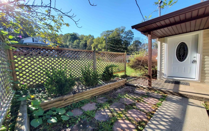 2421 Husky Highway, Fairmont, West Virginia 26554, 3 Bedrooms Bedrooms, 7 Rooms Rooms,1 BathroomBathrooms,Residential Rentals,For Rent,Husky,10162687 2421 Husky Highway, Fairmont, West Virginia 26554, 3 Bedrooms Bedrooms, 7 Rooms Rooms,1 BathroomBathrooms,Residential Rentals,For Rent,Husky,10162687