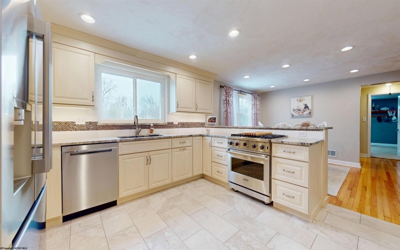 111 Avondale Road, Fairmont, West Virginia 26554, 3 Bedrooms Bedrooms, 7 Rooms Rooms,2 BathroomsBathrooms,Single Family Detached,For Sale,Avondale,10162699