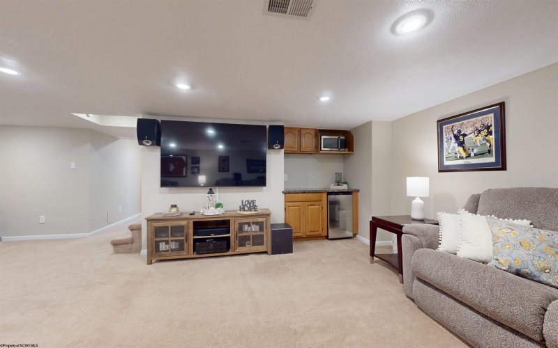 111 Avondale Road, Fairmont, West Virginia 26554, 3 Bedrooms Bedrooms, 7 Rooms Rooms,2 BathroomsBathrooms,Single Family Detached,For Sale,Avondale,10162699