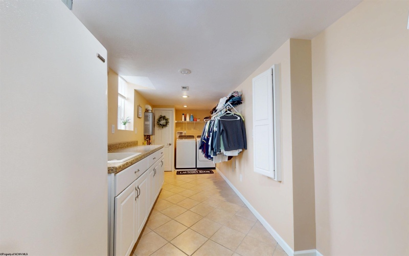 111 Avondale Road, Fairmont, West Virginia 26554, 3 Bedrooms Bedrooms, 7 Rooms Rooms,2 BathroomsBathrooms,Single Family Detached,For Sale,Avondale,10162699