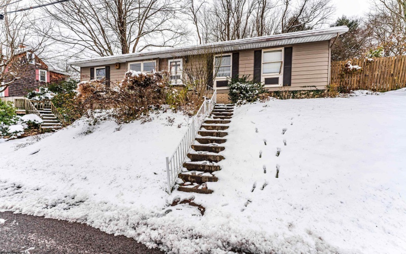 338 Jackson Avenue, Morgantown, West Virginia 26501, 3 Bedrooms Bedrooms, 9 Rooms Rooms,2 BathroomsBathrooms,Single Family Detached,For Sale,Jackson,10162701