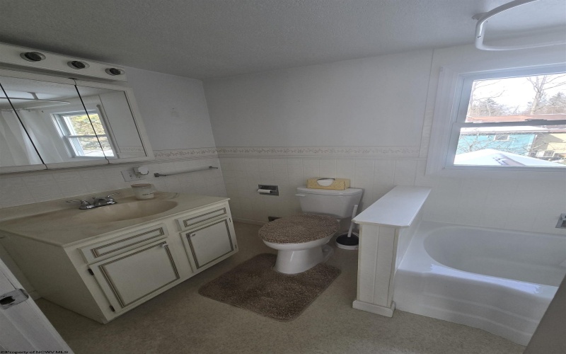 1 Sugarmaple Lane, Fairmont, West Virginia 26554, 3 Bedrooms Bedrooms, 6 Rooms Rooms,2 BathroomsBathrooms,Single Family Detached,For Sale,Sugarmaple,10162705