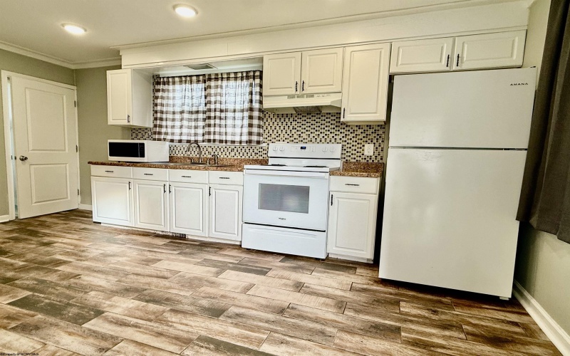 106 Hickory Avenue, Fairmont, West Virginia 26554, 3 Bedrooms Bedrooms, 5 Rooms Rooms,1 BathroomBathrooms,Single Family Detached,For Sale,Hickory,10162712