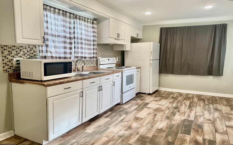 106 Hickory Avenue, Fairmont, West Virginia 26554, 3 Bedrooms Bedrooms, 5 Rooms Rooms,1 BathroomBathrooms,Single Family Detached,For Sale,Hickory,10162712