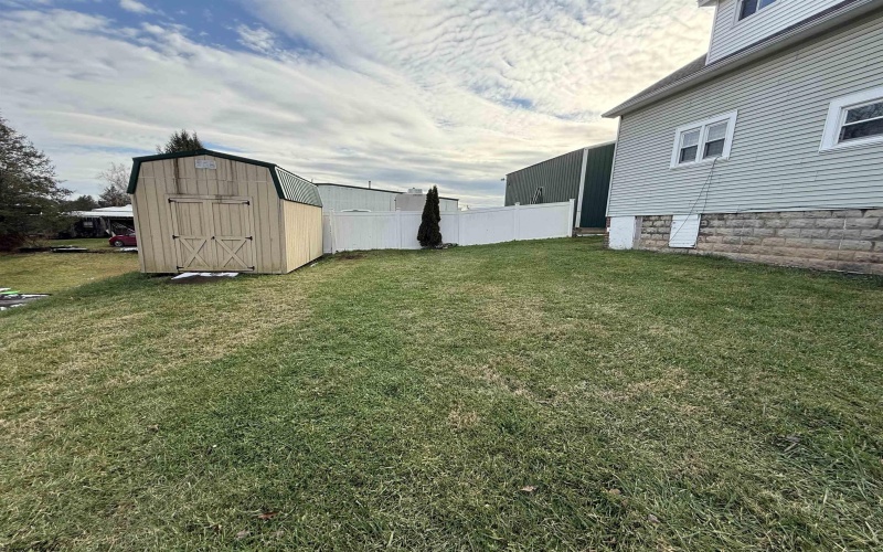 106 Hickory Avenue, Fairmont, West Virginia 26554, 3 Bedrooms Bedrooms, 5 Rooms Rooms,1 BathroomBathrooms,Single Family Detached,For Sale,Hickory,10162712