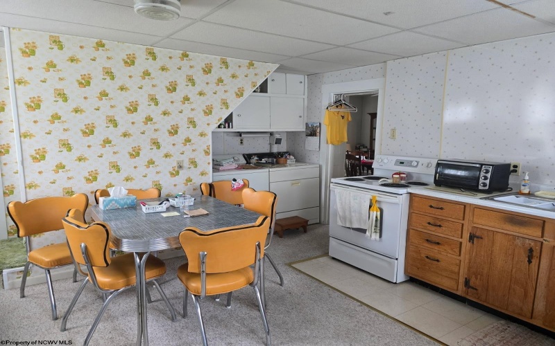 102 Beverly Street, Kingwood, West Virginia 26537, 3 Bedrooms Bedrooms, 5 Rooms Rooms,2 BathroomsBathrooms,Single Family Detached,For Sale,Beverly,10159891