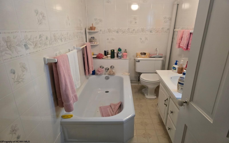 102 Beverly Street, Kingwood, West Virginia 26537, 3 Bedrooms Bedrooms, 5 Rooms Rooms,2 BathroomsBathrooms,Single Family Detached,For Sale,Beverly,10159891