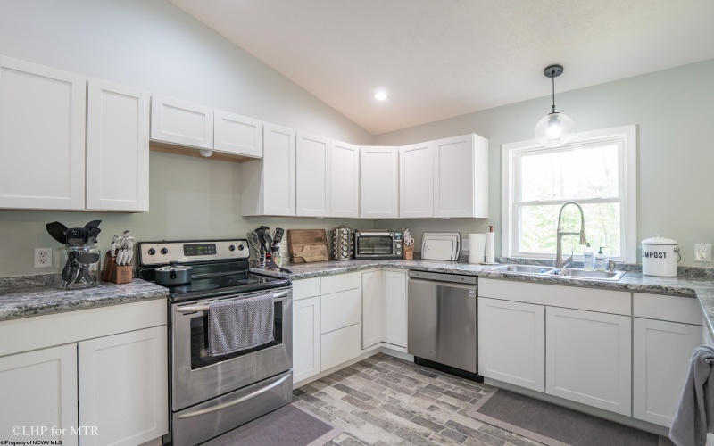 252 Venice Place, Davis, West Virginia 26260, 3 Bedrooms Bedrooms, 5 Rooms Rooms,2 BathroomsBathrooms,Single Family Detached,For Sale,Venice,10160702