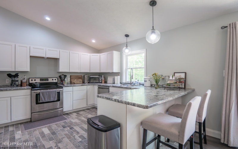 252 Venice Place, Davis, West Virginia 26260, 3 Bedrooms Bedrooms, 5 Rooms Rooms,2 BathroomsBathrooms,Single Family Detached,For Sale,Venice,10160702