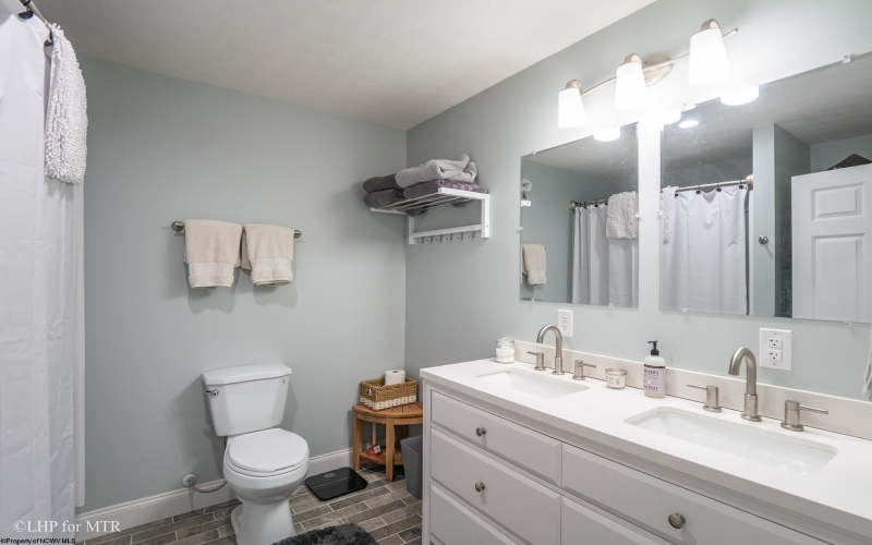 252 Venice Place, Davis, West Virginia 26260, 3 Bedrooms Bedrooms, 5 Rooms Rooms,2 BathroomsBathrooms,Single Family Detached,For Sale,Venice,10160702