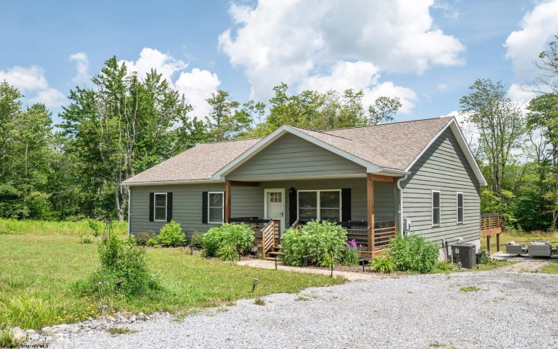 252 Venice Place, Davis, West Virginia 26260, 3 Bedrooms Bedrooms, 5 Rooms Rooms,2 BathroomsBathrooms,Single Family Detached,For Sale,Venice,10160702