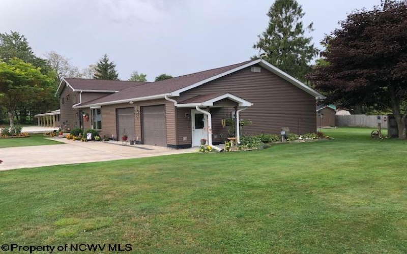 200 Nelson Road, Thomas, West Virginia 26292, 3 Bedrooms Bedrooms, 13 Rooms Rooms,3 BathroomsBathrooms,Single Family Detached,For Sale,Nelson,10162738