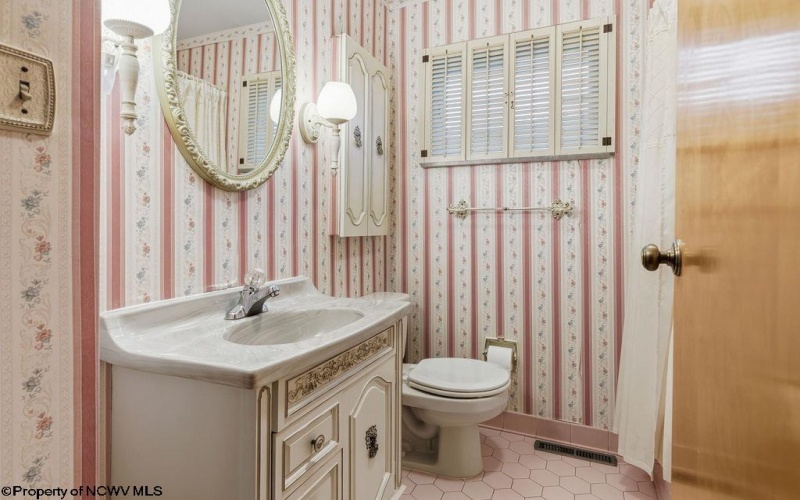 1804 Pleasant Valley Road, Fairmont, West Virginia 26554, 4 Bedrooms Bedrooms, 7 Rooms Rooms,1 BathroomBathrooms,Single Family Detached,For Sale,Pleasant Valley,10162749