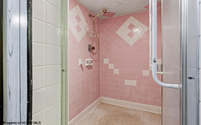 1804 Pleasant Valley Road, Fairmont, West Virginia 26554, 4 Bedrooms Bedrooms, 7 Rooms Rooms,1 BathroomBathrooms,Single Family Detached,For Sale,Pleasant Valley,10162749