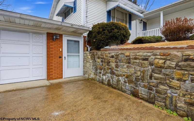 1804 Pleasant Valley Road, Fairmont, West Virginia 26554, 4 Bedrooms Bedrooms, 7 Rooms Rooms,1 BathroomBathrooms,Single Family Detached,For Sale,Pleasant Valley,10162749