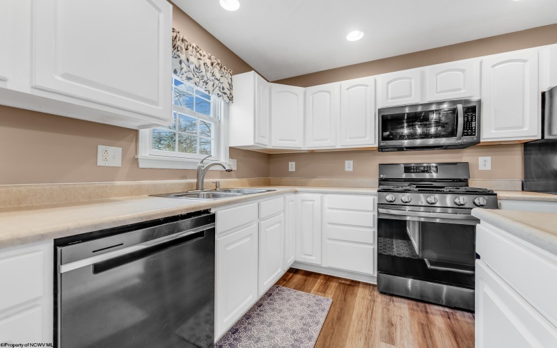 2 Antietam Drive, Morgantown, West Virginia 26508, 3 Bedrooms Bedrooms, 5 Rooms Rooms,2 BathroomsBathrooms,Single Family Detached,For Sale,Antietam,10162743