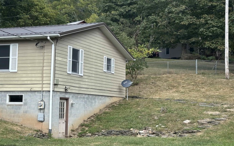 64 Polk Street, Weston, West Virginia 26452, 3 Bedrooms Bedrooms, 6 Rooms Rooms,2 BathroomsBathrooms,Single Family Detached,For Sale,Polk,10161459