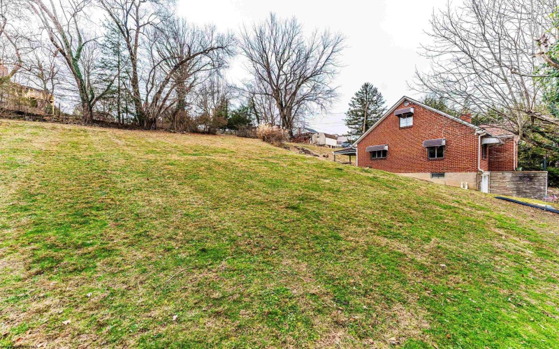 1135 Sunset Drive, Fairmont, West Virginia 26554, 3 Bedrooms Bedrooms, 7 Rooms Rooms,1 BathroomBathrooms,Single Family Detached,For Sale,Sunset,10162746