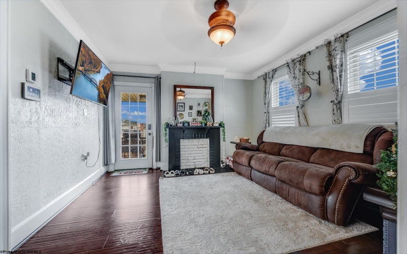 216 1/2 Watson Avenue, Fairmont, West Virginia 26554, 1 Bedroom Bedrooms, 4 Rooms Rooms,1 BathroomBathrooms,Single Family Detached,For Sale,Watson,10162753