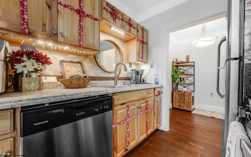 216 1/2 Watson Avenue, Fairmont, West Virginia 26554, 1 Bedroom Bedrooms, 4 Rooms Rooms,1 BathroomBathrooms,Single Family Detached,For Sale,Watson,10162753