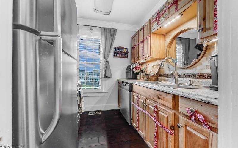 216 1/2 Watson Avenue, Fairmont, West Virginia 26554, 1 Bedroom Bedrooms, 4 Rooms Rooms,1 BathroomBathrooms,Single Family Detached,For Sale,Watson,10162753