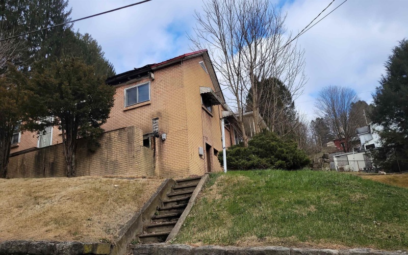 3012 Main Street, Farmington, West Virginia 26571, 2 Bedrooms Bedrooms, 7 Rooms Rooms,1 BathroomBathrooms,Single Family Detached,For Sale,Main,10162767 3012 Main Street, Farmington, West Virginia 26571, 2 Bedrooms Bedrooms, 7 Rooms Rooms,1 BathroomBathrooms,Single Family Detached,For Sale,Main,10162767