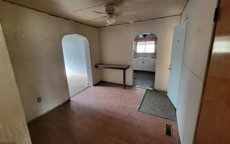 3012 Main Street, Farmington, West Virginia 26571, 2 Bedrooms Bedrooms, 7 Rooms Rooms,1 BathroomBathrooms,Single Family Detached,For Sale,Main,10162767 3012 Main Street, Farmington, West Virginia 26571, 2 Bedrooms Bedrooms, 7 Rooms Rooms,1 BathroomBathrooms,Single Family Detached,For Sale,Main,10162767