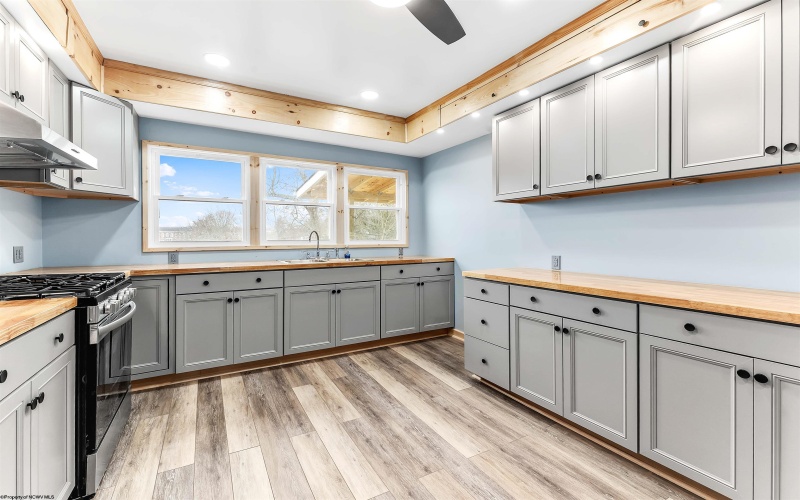 503 Market Street, Fairmont, West Virginia 26554, 3 Bedrooms Bedrooms, 8 Rooms Rooms,2 BathroomsBathrooms,Single Family Detached,For Sale,Market,10162776