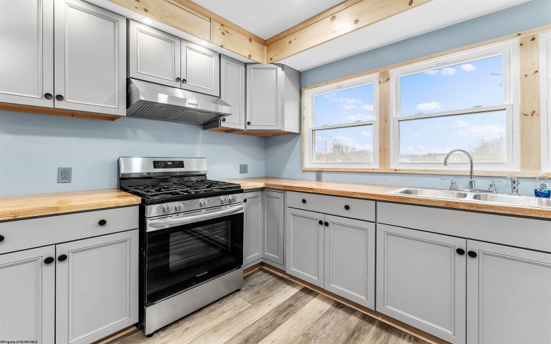 503 Market Street, Fairmont, West Virginia 26554, 3 Bedrooms Bedrooms, 8 Rooms Rooms,2 BathroomsBathrooms,Single Family Detached,For Sale,Market,10162776