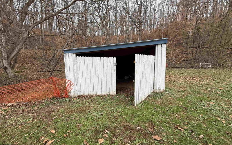 1919 Whites Creek Road, Prichard, West Virginia 25555, 4 Bedrooms Bedrooms, 8 Rooms Rooms,1 BathroomBathrooms,Single Family Detached,For Sale,Whites Creek,10162785