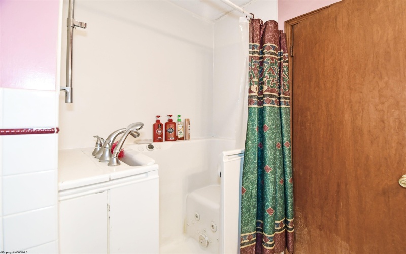 94 Kimberly Circle, Fairmont, West Virginia 26554, 4 Bedrooms Bedrooms, 8 Rooms Rooms,3 BathroomsBathrooms,Single Family Detached,For Sale,Kimberly,10162782 94 Kimberly Circle, Fairmont, West Virginia 26554, 4 Bedrooms Bedrooms, 8 Rooms Rooms,3 BathroomsBathrooms,Single Family Detached,For Sale,Kimberly,10162782