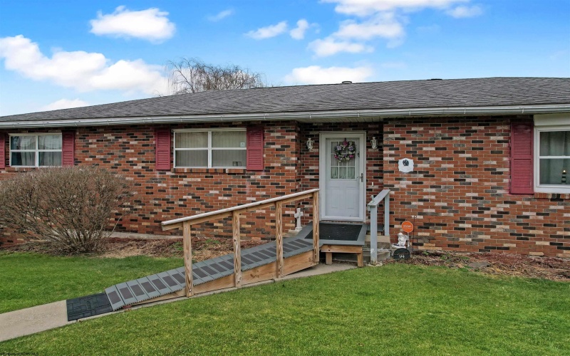 94 Kimberly Circle, Fairmont, West Virginia 26554, 4 Bedrooms Bedrooms, 8 Rooms Rooms,3 BathroomsBathrooms,Single Family Detached,For Sale,Kimberly,10162782 94 Kimberly Circle, Fairmont, West Virginia 26554, 4 Bedrooms Bedrooms, 8 Rooms Rooms,3 BathroomsBathrooms,Single Family Detached,For Sale,Kimberly,10162782