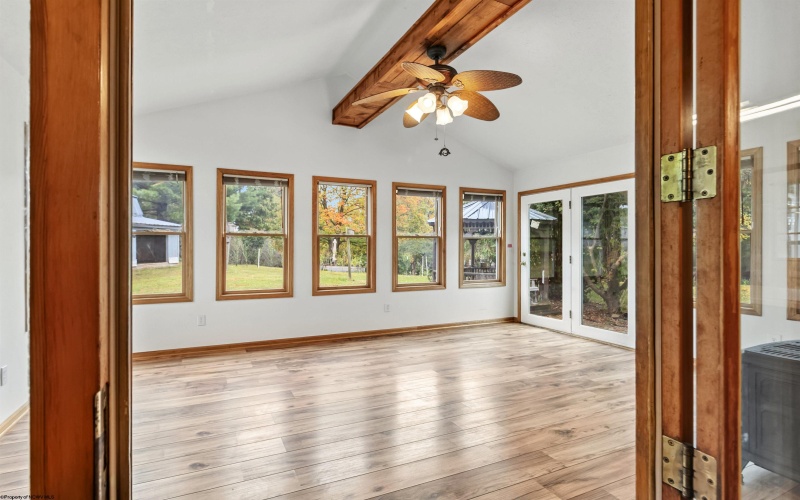 9 Townsend Lane, Morgantown, West Virginia 26508, 3 Bedrooms Bedrooms, 7 Rooms Rooms,1 BathroomBathrooms,Single Family Detached,For Sale,Townsend,10161423