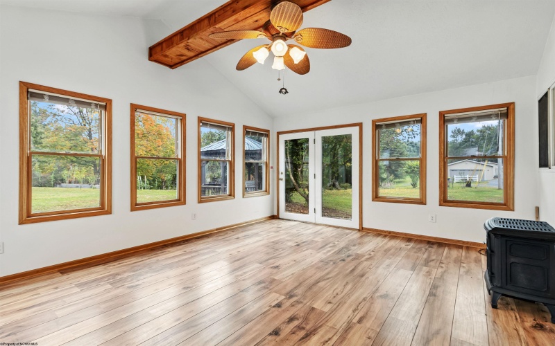 9 Townsend Lane, Morgantown, West Virginia 26508, 3 Bedrooms Bedrooms, 7 Rooms Rooms,1 BathroomBathrooms,Single Family Detached,For Sale,Townsend,10161423